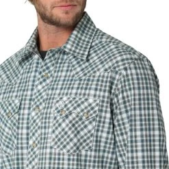 Wrangler Retro Mens Green & White Plaid Modern Fit Short Sleeve Shirt -Comprehensive Shop P2616370 3 96959.1673896742