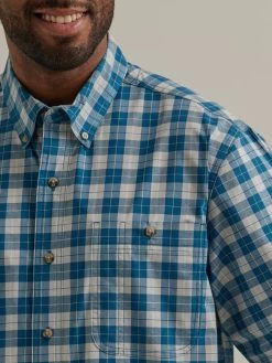 Wrangler Men's Rugged Wear Short Sleeve Wrinkle Resist Plaid Button-Down Shirt In Hazy Blue -Comprehensive Shop P2667275 3 51279.1681826761